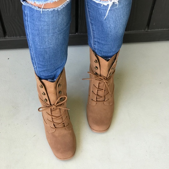 NIB Tan Block Heel Lace-Up Combat Motto Bootie - Picture 5 of 8